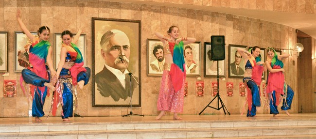 В оперном театре танцевали индийские танцы