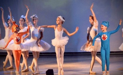 Детский балетный театр поставил спектакль о сказочнике Оле Лукойе