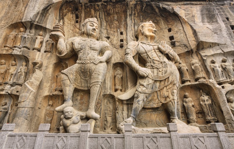 Фигуры божеств в храмовом комплексе Лунмынь (495–898 гг.) вблизи Лояна 