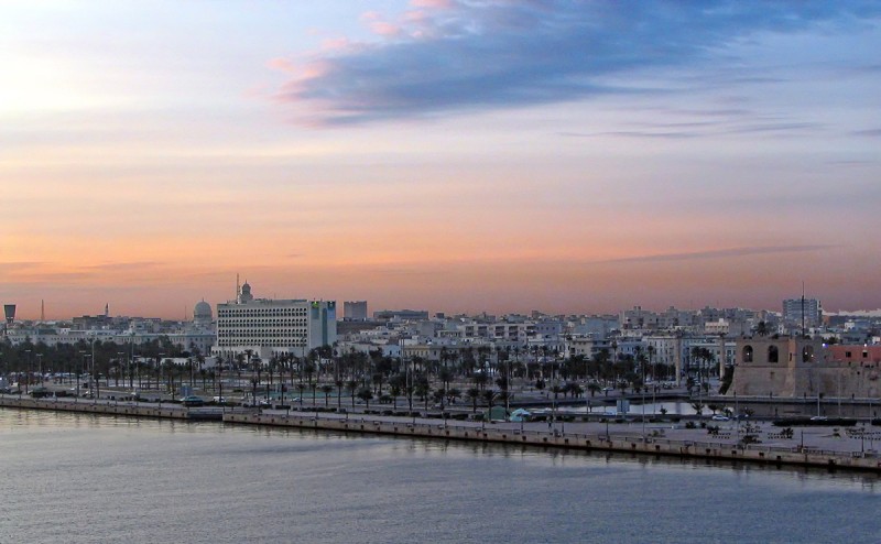 Закат над Триполи (Ливия) — вид с моря 