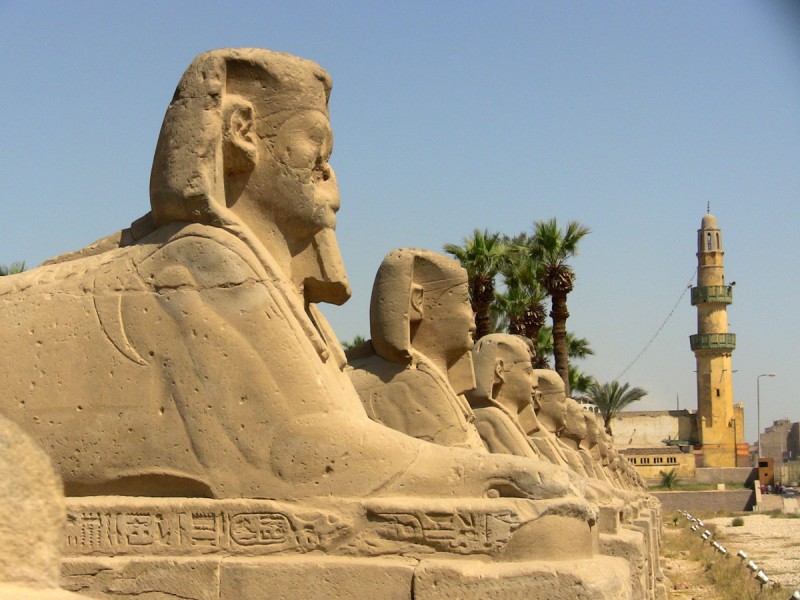 Сфинксы в луксорском храме Рамзеса 