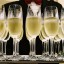Как форма бокалов влияет на удовольствие от шампанского?