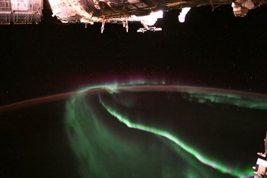 Как выглядит северное сияние из космоса