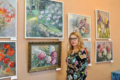 В галерее «Искусство Слобожанщины» пройдет встреча с автором выставки «Вальс цветов»